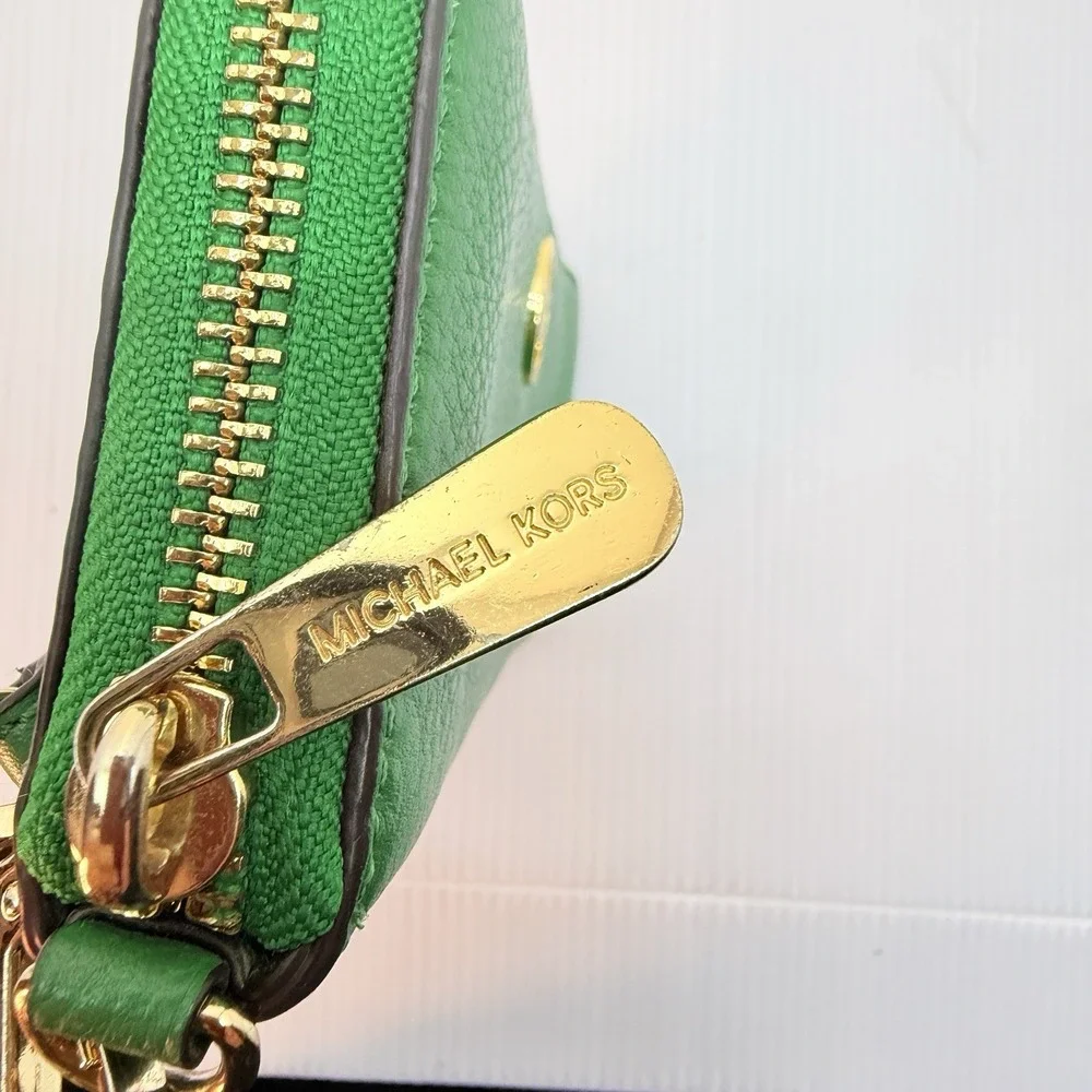 Michael Kors ships business